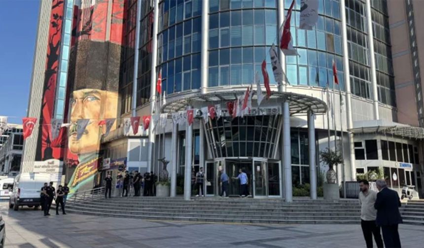 İzmit Belediyesi'ne operasyon, başkan ve eşi gözaltında