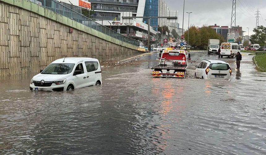 İstanbul'daki sel felaketinde can kaybı 5'e yükseldi: Kayıp Murat Babacanov Haliç'te bulundu