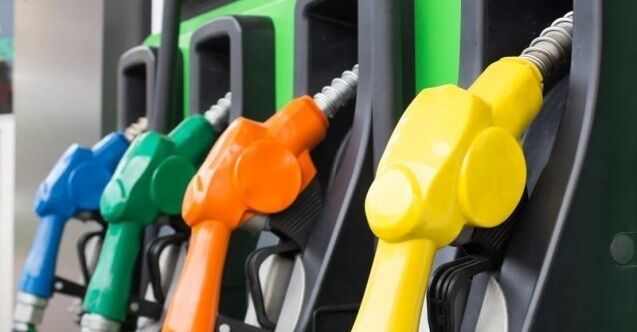 Bu geceden itibaren, motorin grubuna 76 kuruşluk bir zam, benzinde ise 83 kuruşluk indirimin gelmesi öngörülüyor.