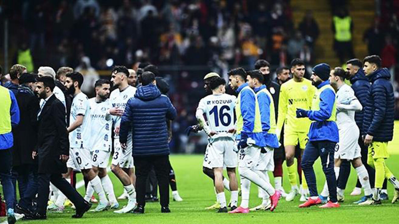 FIFA'dan Adana Demirspor'a ağır ceza